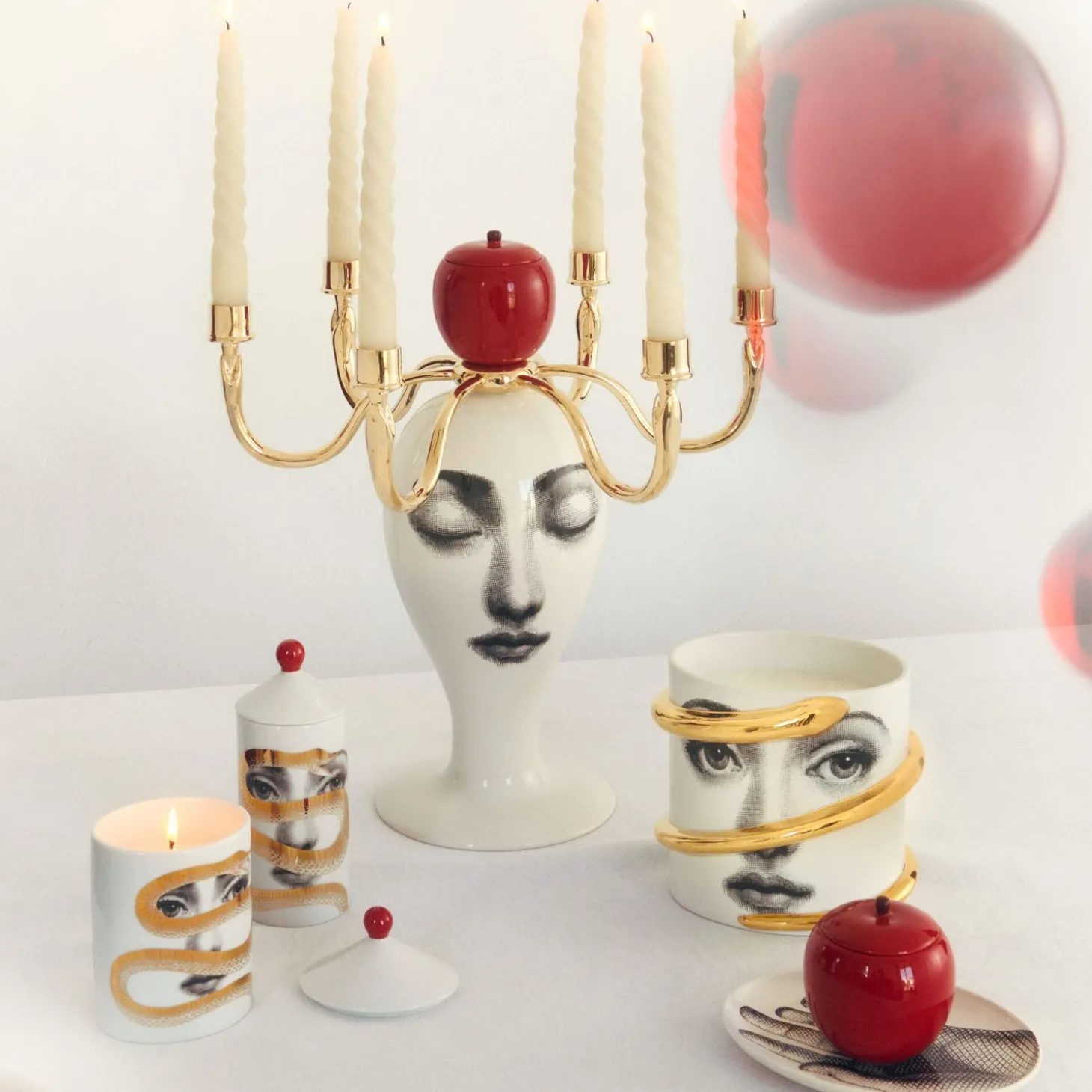 candela_profumata_al_buio_5.webp Fornasetti Candela Profumata Al Buio - Decoro Peccato Originale - Fragranza Frutto Proibito^ Candele Profumate