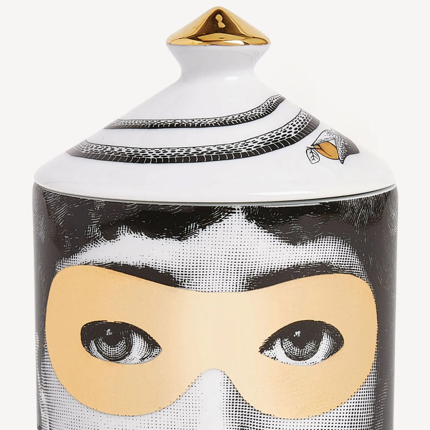 candela_profumata_se_poi__3-3.webp Fornasetti Candela Profumata Se Poi - Decoro Mascherina - Fragranza Frutto Proibito^ Candele Profumate