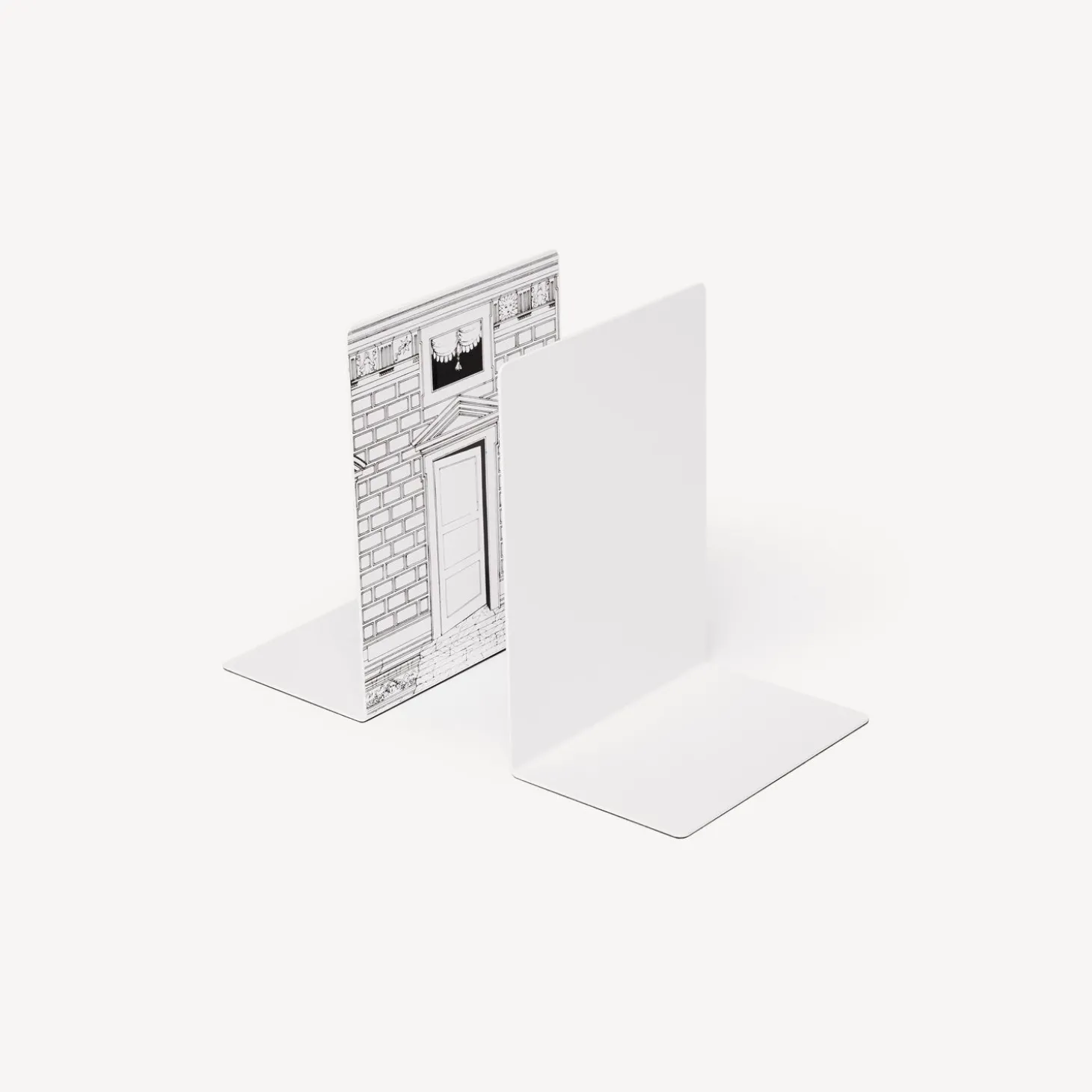 fermalibri_porta_1.webp Fornasetti Fermalibri Porta^ Fermalibri