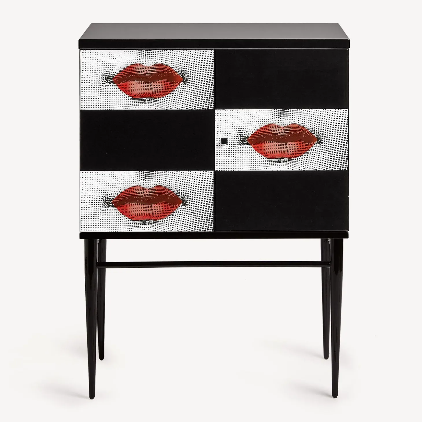 madia_piccola_rialzata_ki_0.webp Fornasetti Madia Piccola Rialzata Kiss^ Armadietti