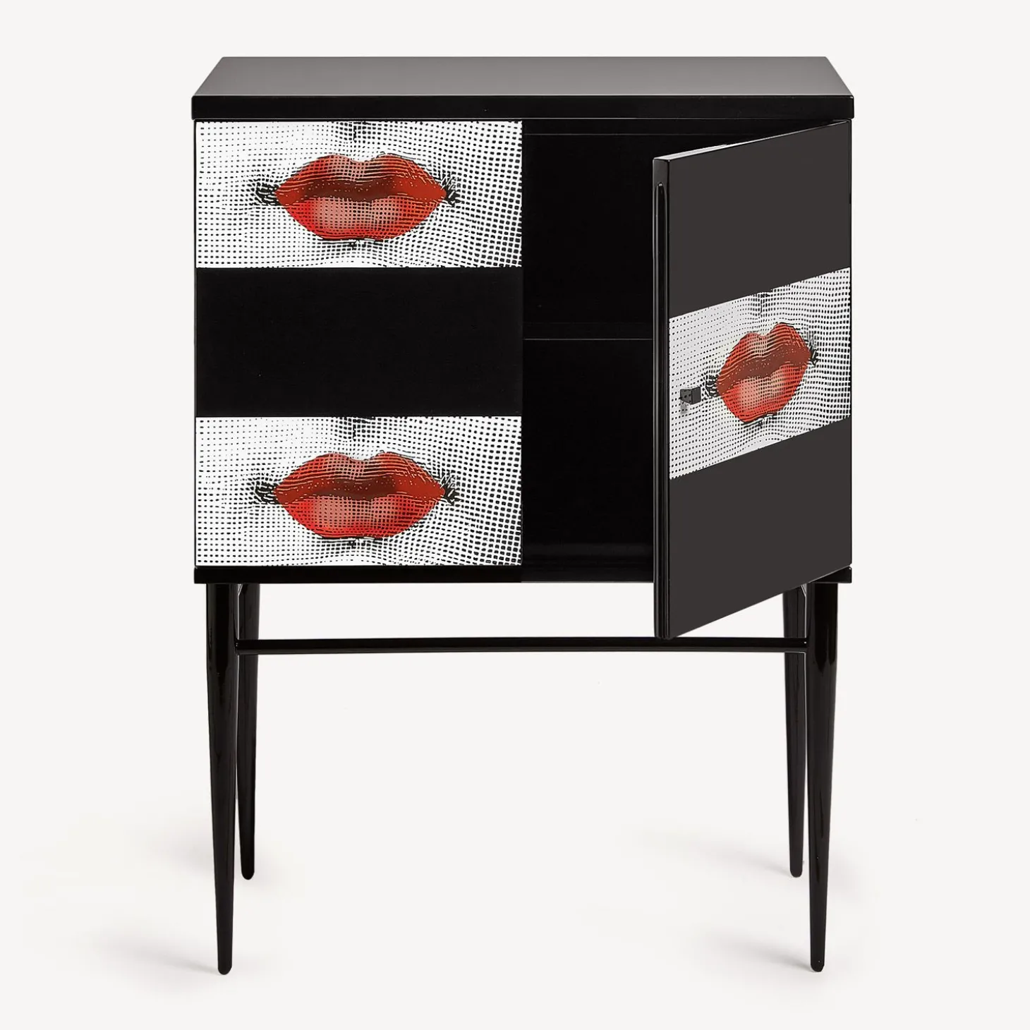 madia_piccola_rialzata_ki_3.webp Fornasetti Madia Piccola Rialzata Kiss^ Armadietti