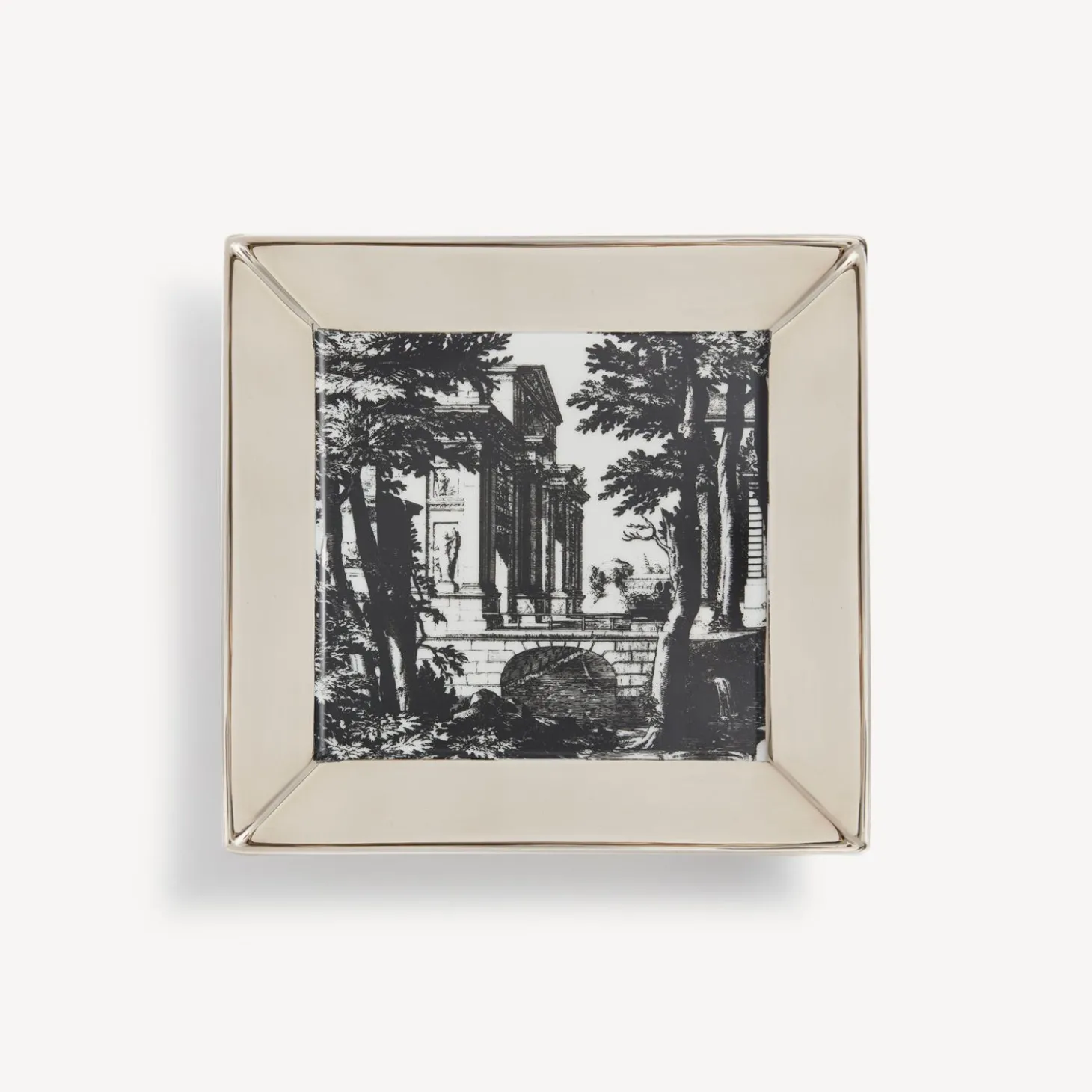 piatto_quadrato_giardino__0.webp Fornasetti Piatto Quadrato Giardino Settecentesco^ Piatti Decorativi