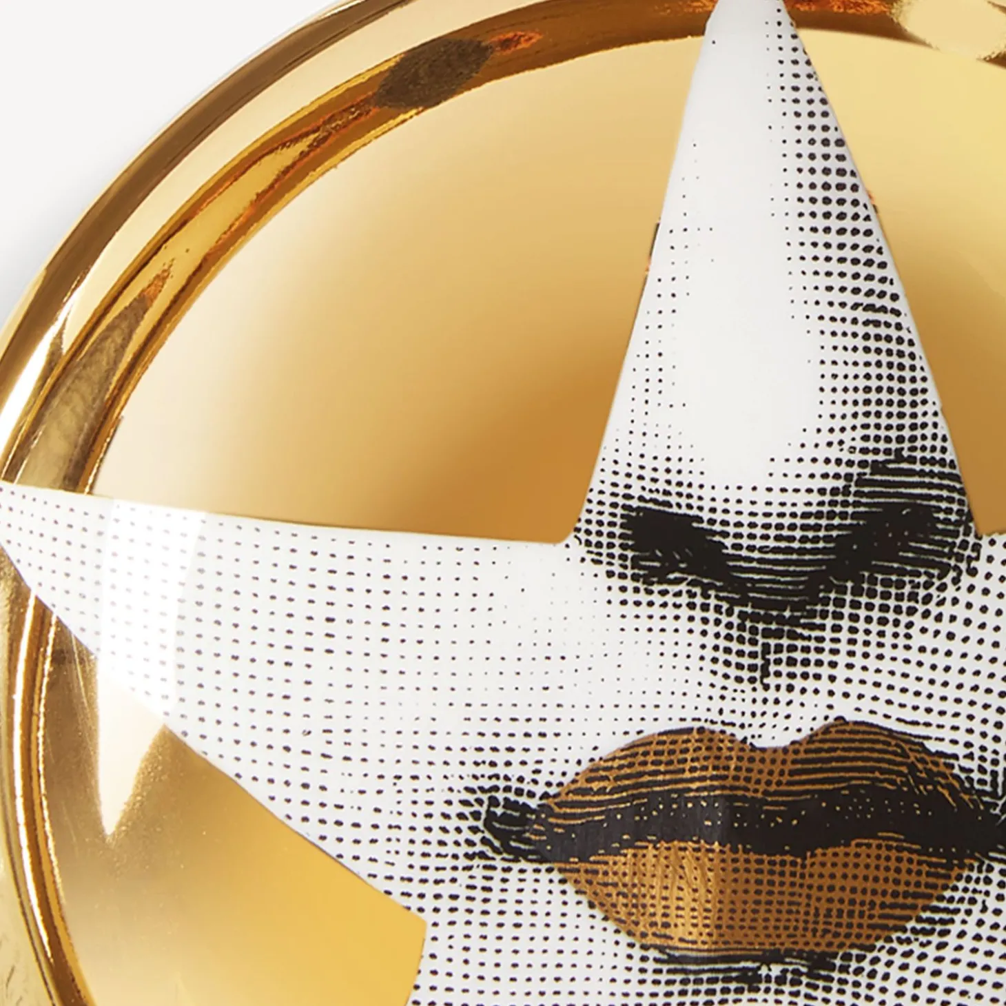 posacenere_tema_e_variazi_3-21.webp Fornasetti Posacenere Tema E Variazioni N.399^ Posacenere Di Design
