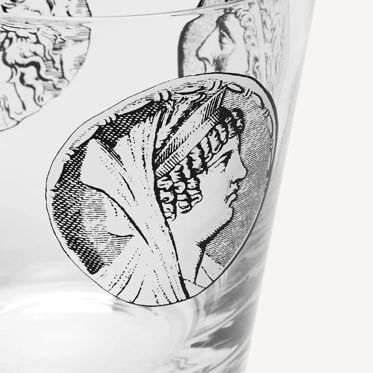 set__bicchieri_acqua_camm_2-1.webp Fornasetti Set 2 Bicchieri Acqua Cammei^ Bicchieri E Sottobicchieri