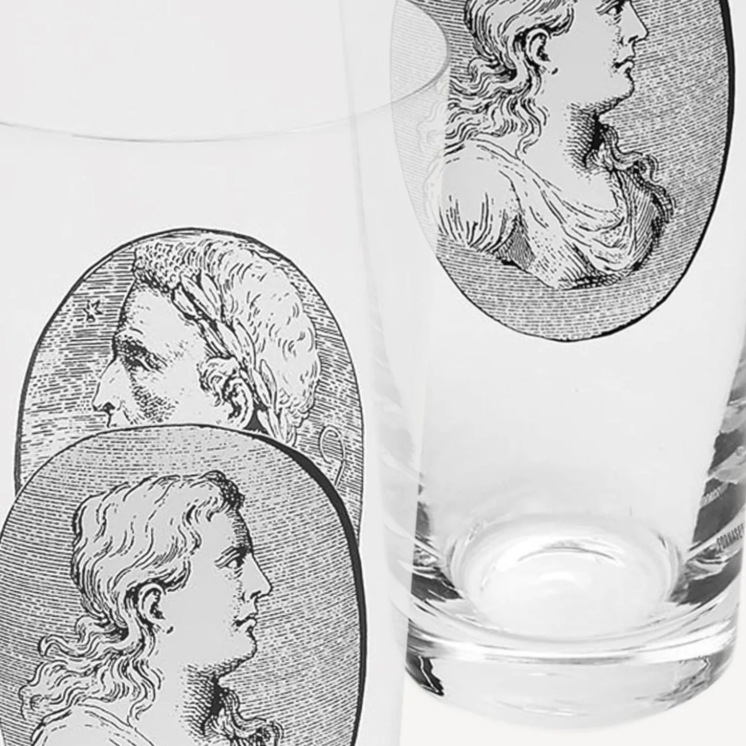 set__bicchieri_soda_camme_2.webp Fornasetti Set 6 Bicchieri Soda Cammei^ Bicchieri E Sottobicchieri