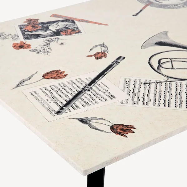 Fornasetti Tavolo Rettangolare Oggetti Sparsi^ Tabelle