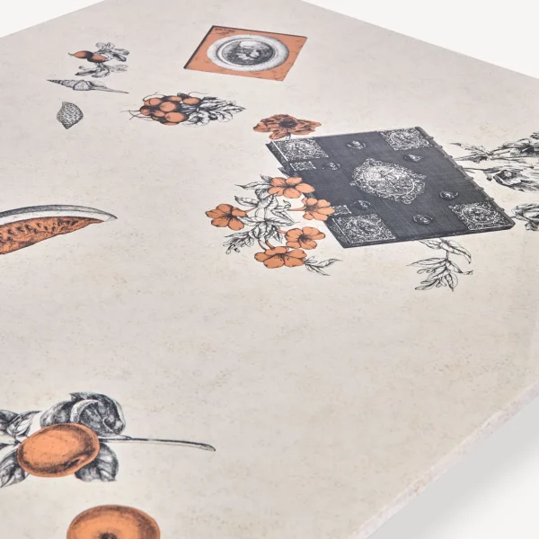 Fornasetti Tavolo Rettangolare Oggetti Sparsi^ Tabelle
